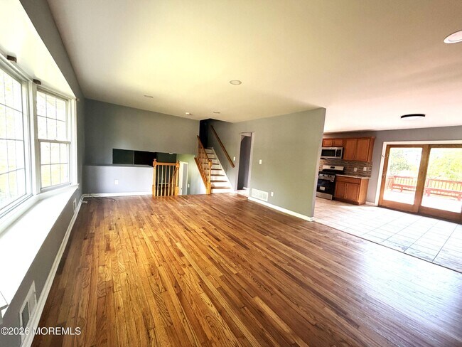 Building Photo - 434 Plainfield Rd