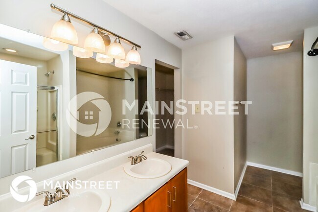 Building Photo - 11104 Northwoods Forest Dr