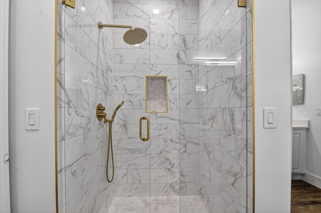 Building Photo - 2502 N Dixie Hwy