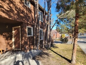 Building Photo - Midtown Flats - Duplex