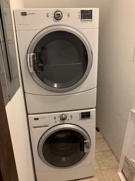 Building Photo - 617 4th St