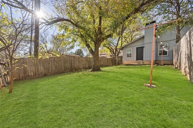 Building Photo - 2415 Burleson Ct