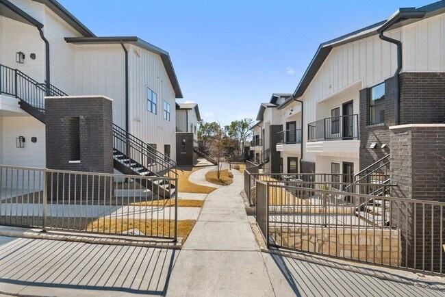 Building Photo - 2450 Wickersham Ln