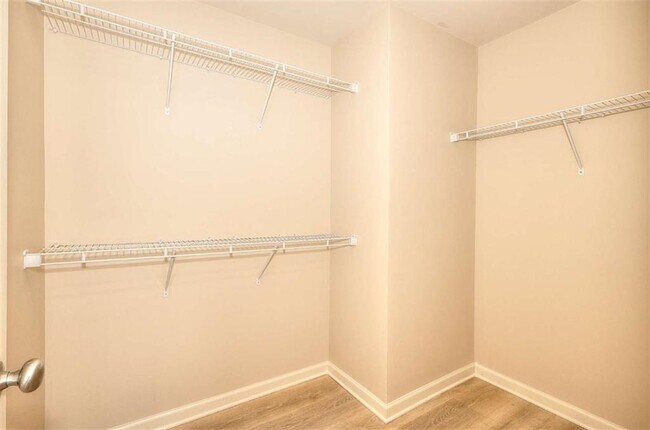 Building Photo - 3702 Brockenhurst Dr