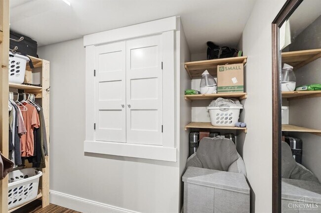 Building Photo - 2931 Cleinview Ave