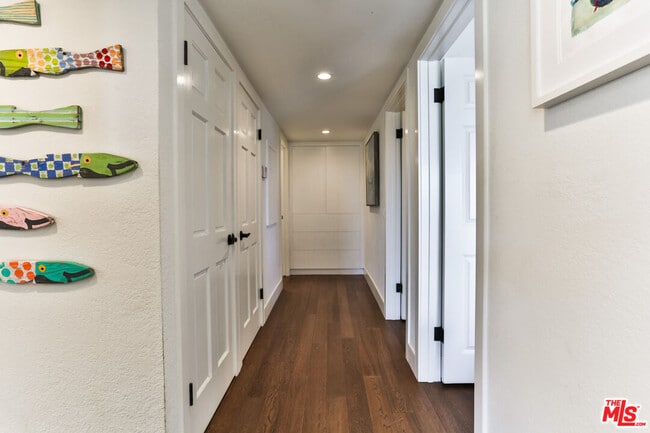 Building Photo - 218 Montreal St