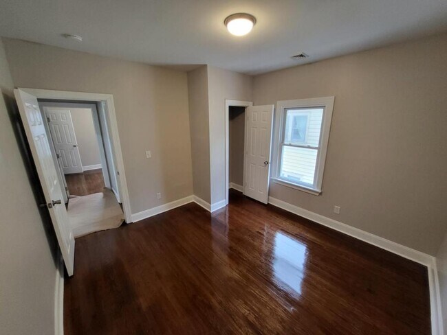 Building Photo - 137 Peck Ave