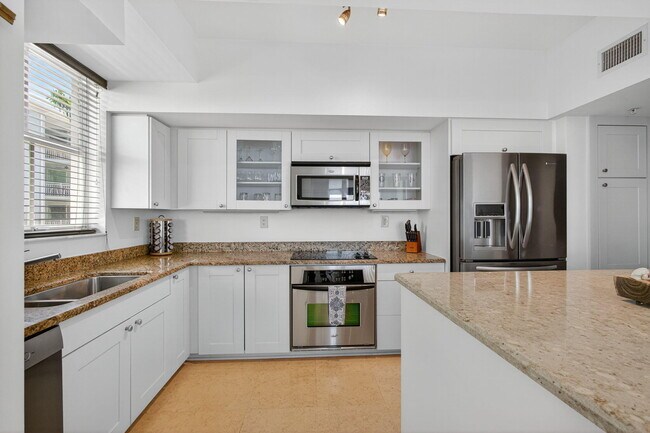 Building Photo - 275 NW Flagler Ave