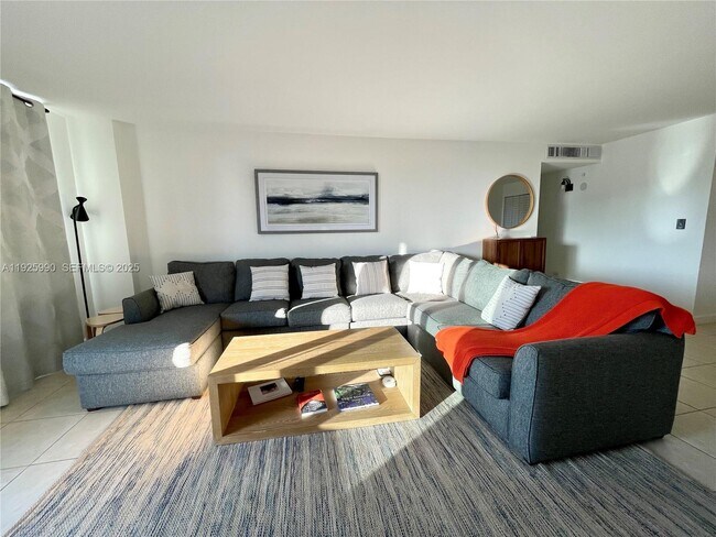 Building Photo - 10101 E Bay Harbor Dr