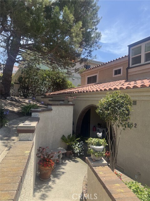 Building Photo - 25062 Alicia Dr