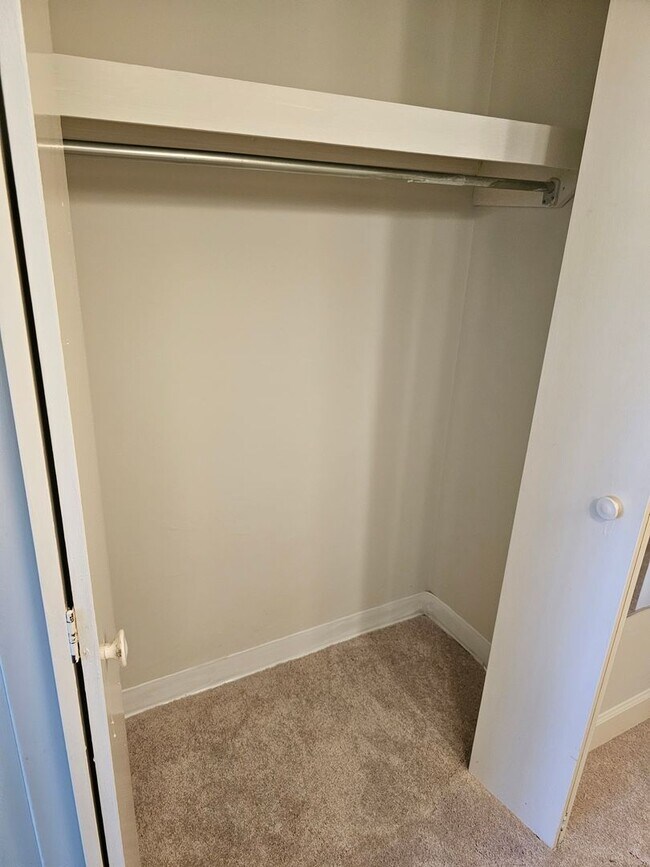 Building Photo - Beautiful Highrise 2 bed 2 bath