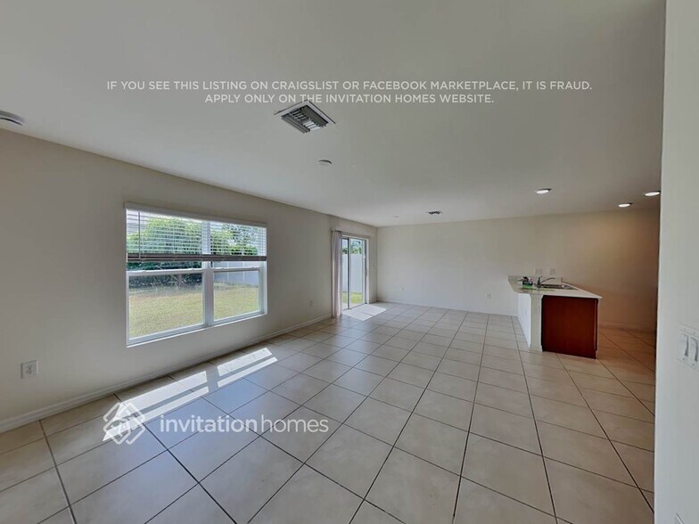Building Photo - 3298 Acapulco Cir