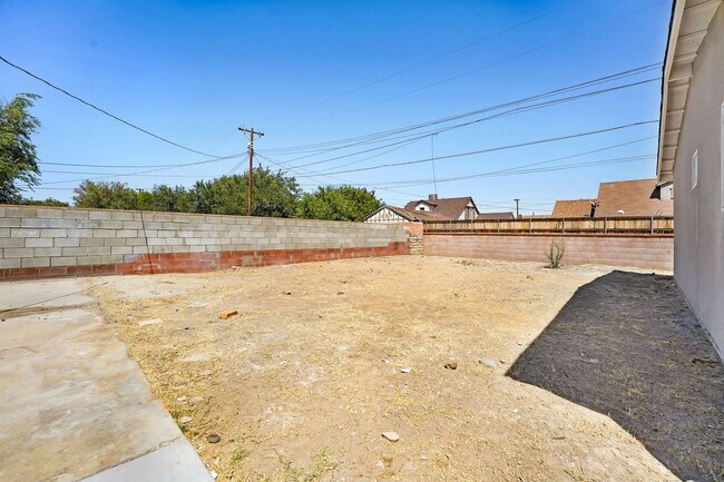 Building Photo - Lancaster 1 bedroom