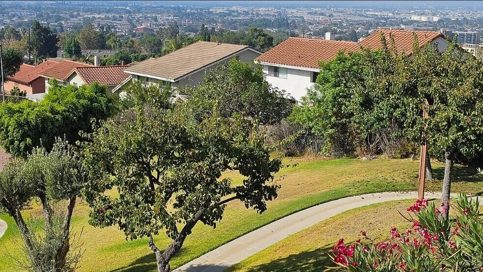 Building Photo - 832 Adelita St