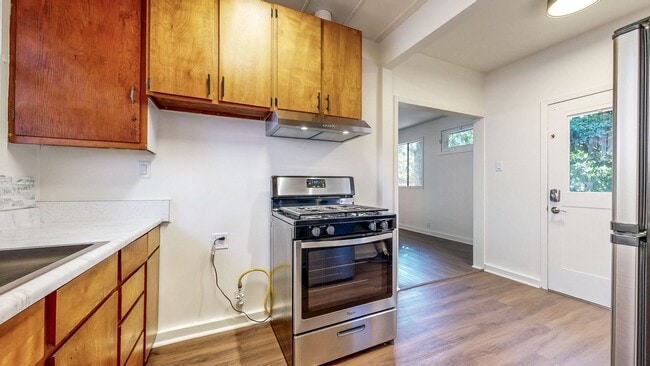 Building Photo - Cozy and Spacious 1 Bedroom 1 Bathroom Cottage! Landscaping and Garbage Included!