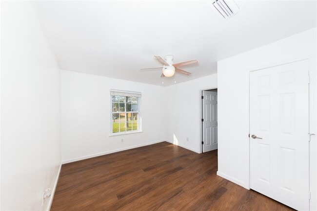 Building Photo - 5701 Gloucester Ln