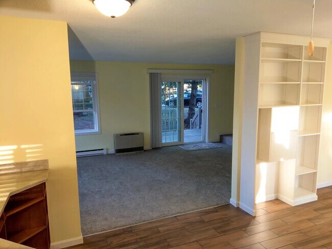 Building Photo - 14 Wellstone Dr