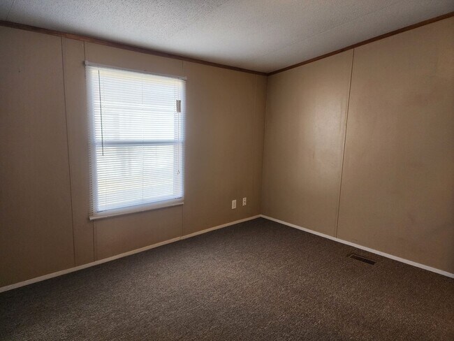 Building Photo - 306 E Spruce St