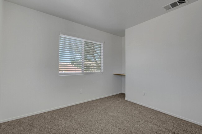 Building Photo - 193 Chadwell Ct