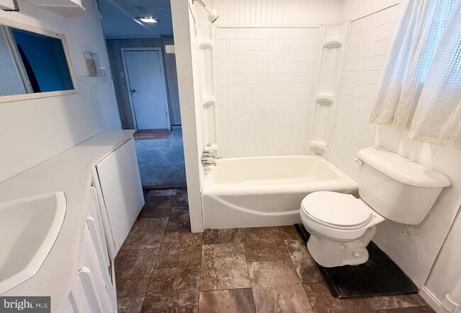 Building Photo - 213 W Chapline St