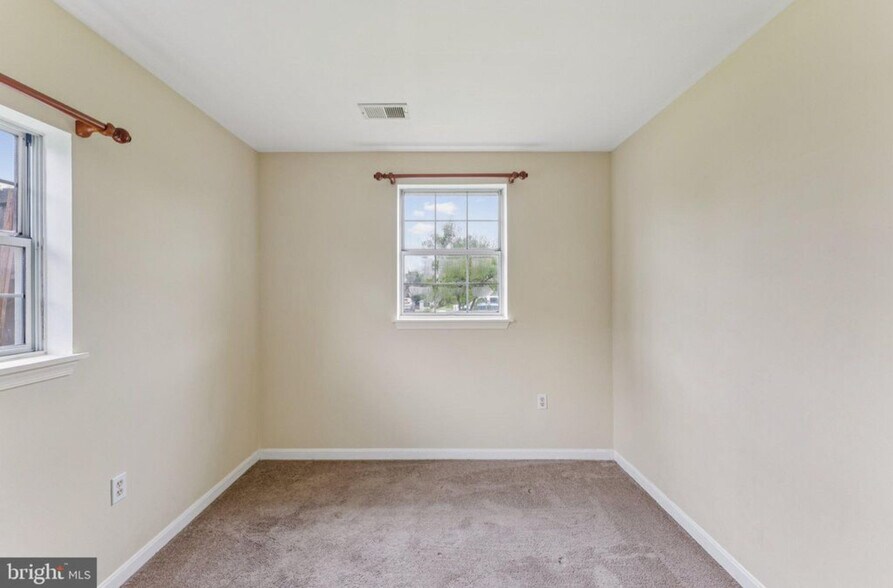 Building Photo - 5832 Riverside Dr