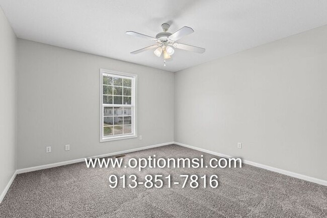 Building Photo - Welcome home to this beautifully updated 3-bedroom, 2-bath duplex in the heart of Johnson County!