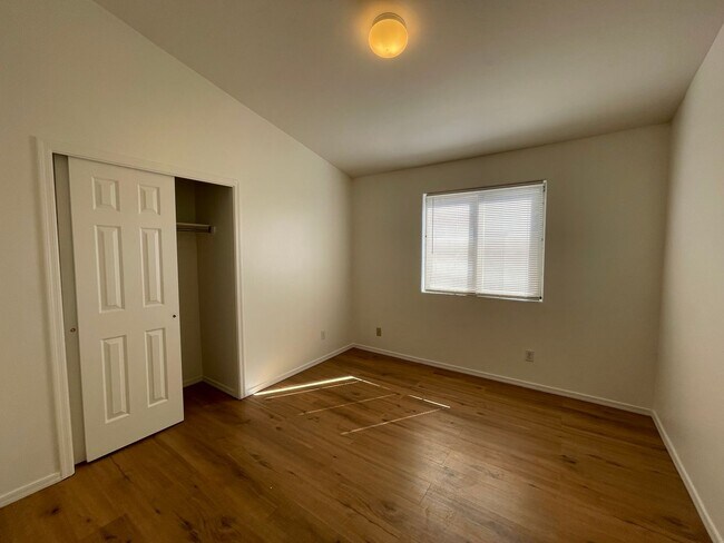 Building Photo - Charming Corner Lot - 4 Bedroom/ 2 Bathroom