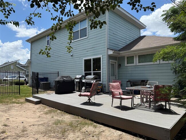 Building Photo - 7206 Tybalt St
