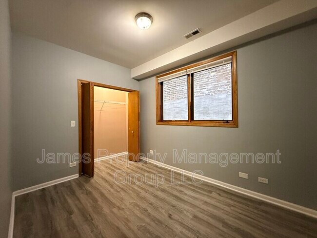 Building Photo - 2711 W Congress Pkwy