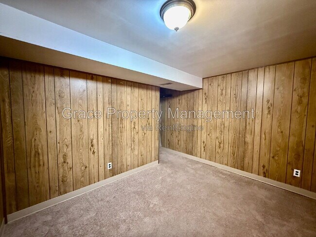 Building Photo - 1070 Iris St