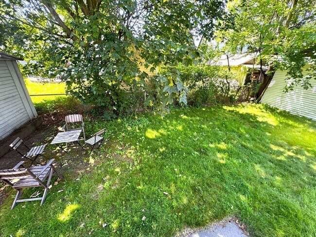 Building Photo - 23-25-25 Fuller St