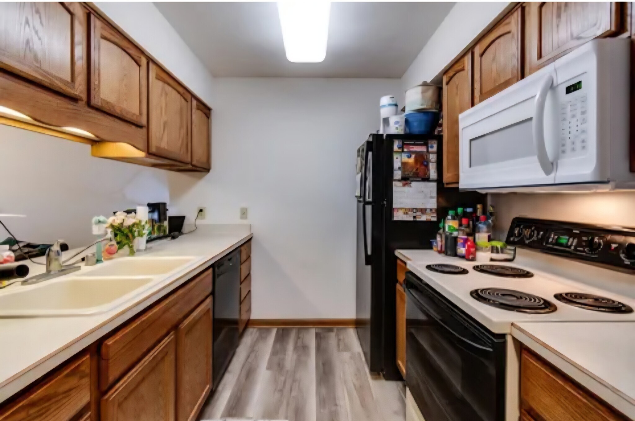 This unit will have new stainless steel appliances prior to move in. - 1121 Stonewood Xing