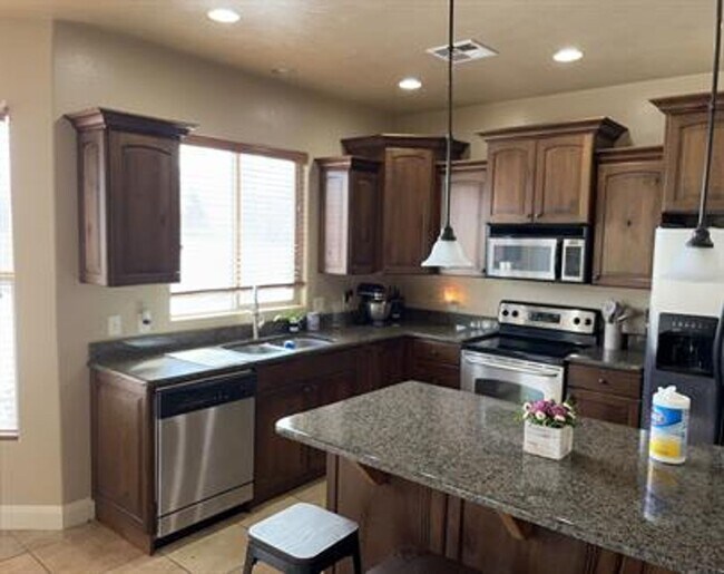 Building Photo - Beautiful Single Family Home