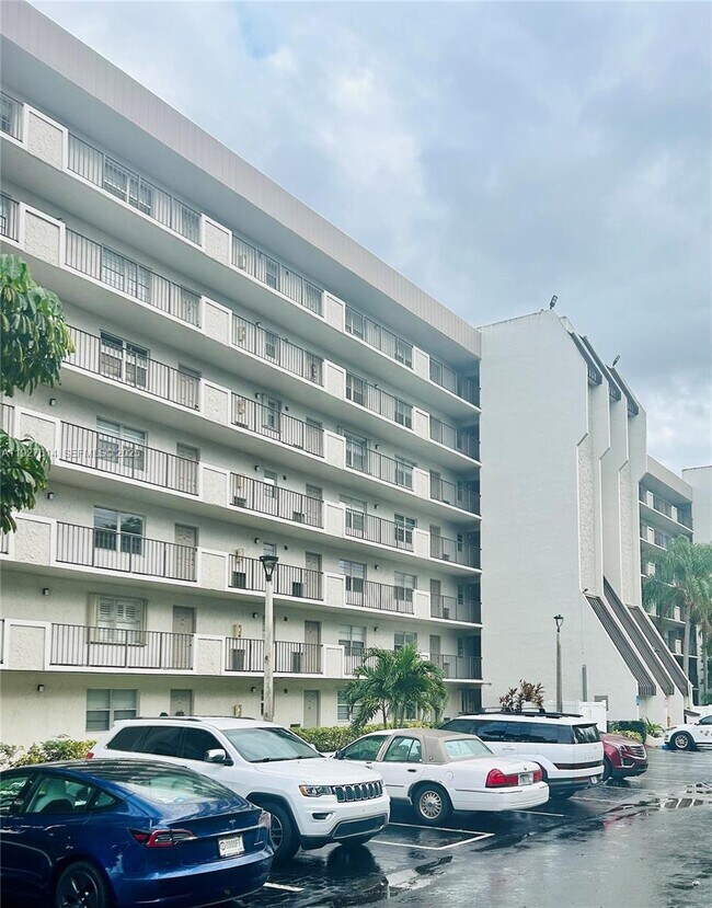 Building Photo - 3100 W Rolling Hills Cir