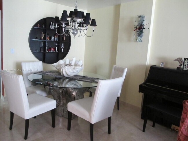 Building Photo - 3140 S Ocean Dr