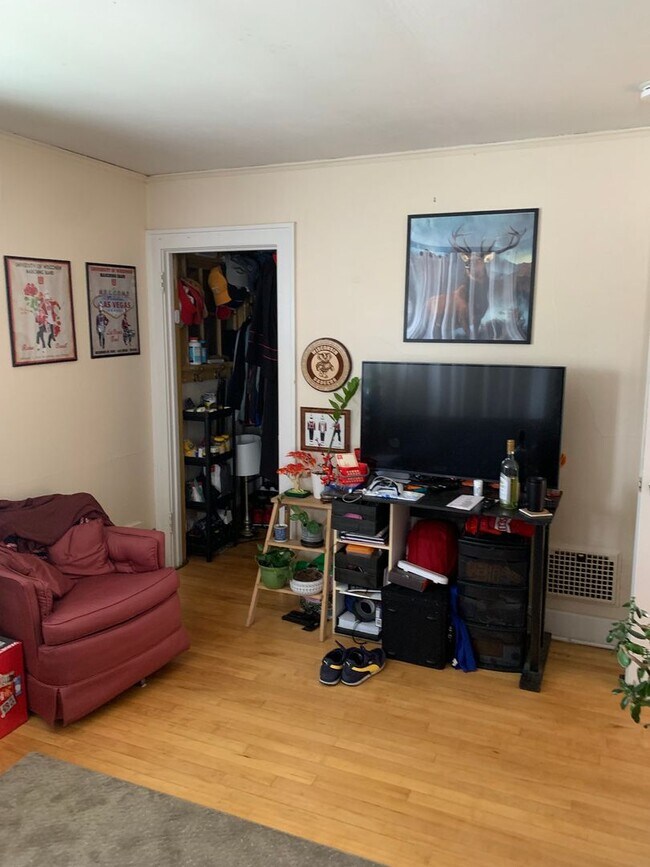 Building Photo - 1614 Adams St