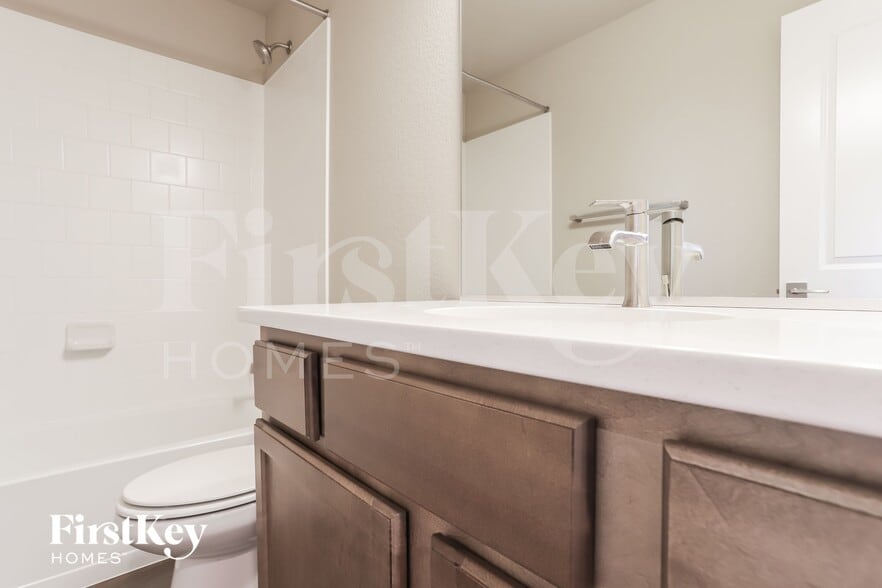 Building Photo - 10616 Horton Dr