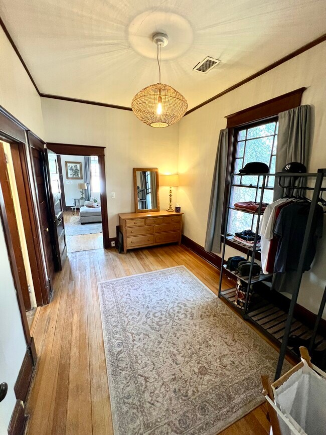 Building Photo - 120 Arno St SE