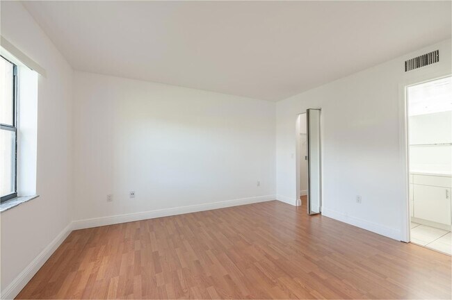 Building Photo - 141 NW 93rd Ave