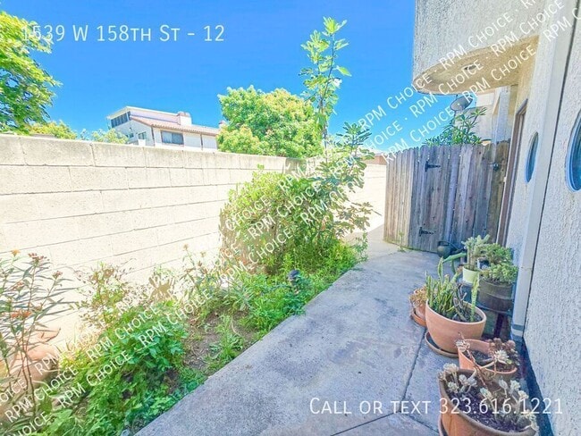 Building Photo - 1539 W 158th St