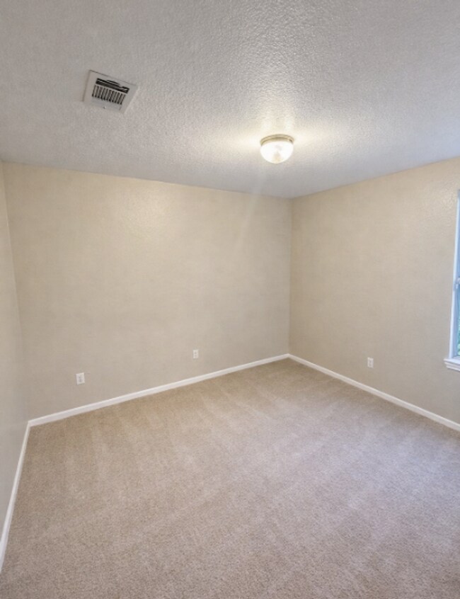 Building Photo - AVAILABLE MID MAY ; APPLY TODAY ON OUR WEBSITE!!!