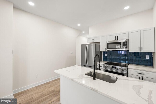 Building Photo - 441 S 61st St