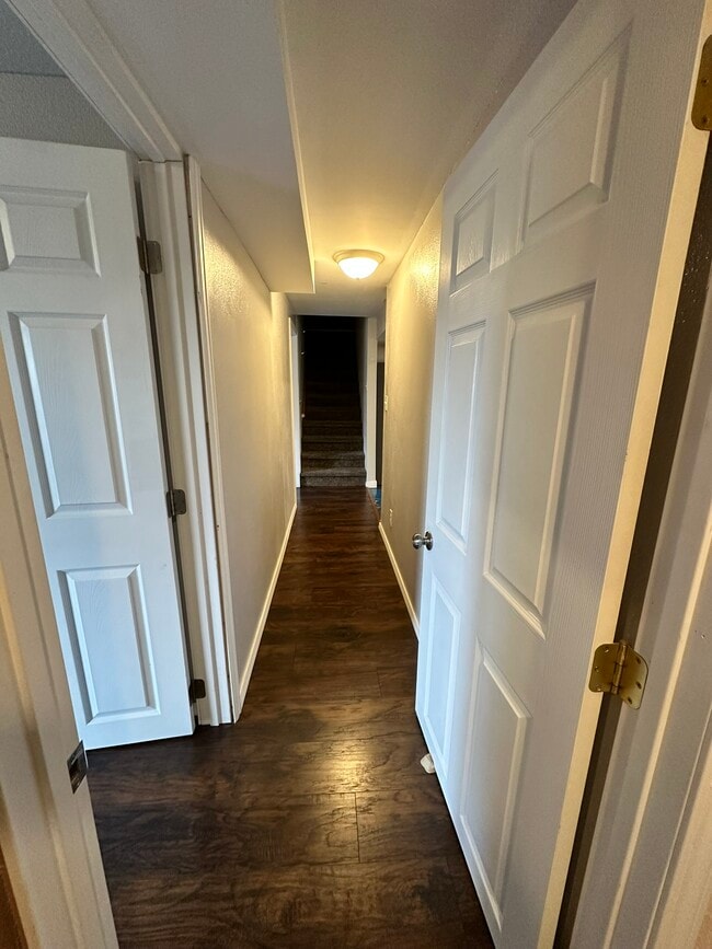 Building Photo - 613 Killarney Dr