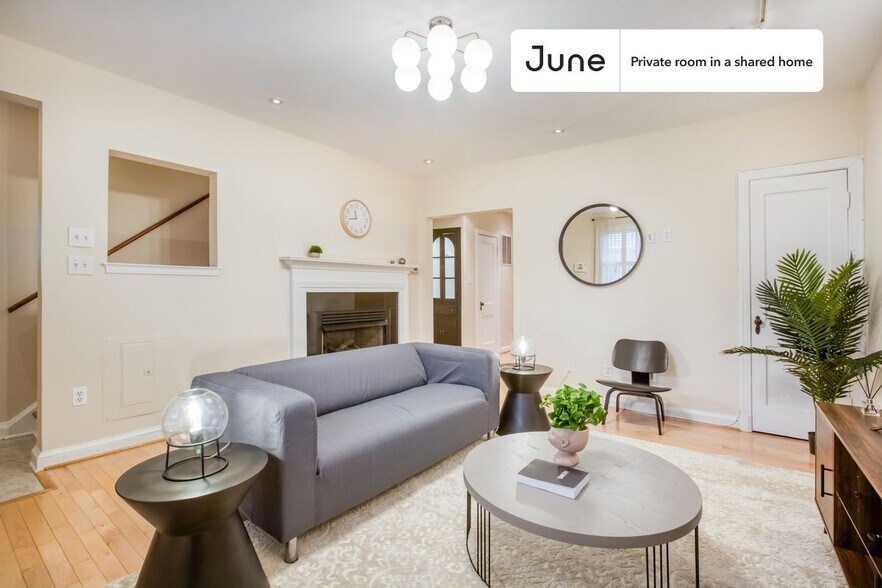 Building Photo - Room in Shared 3 bed/2 bath home