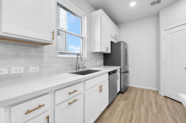 Building Photo - 9119 Brixham Dr