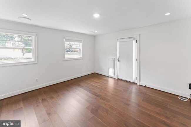 Building Photo - 5844 Bermuda Ct
