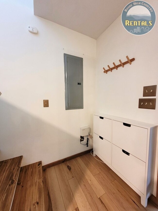 Building Photo - Beautiful 1 Bedroom Home with a Loft