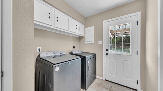 Building Photo - Find comfort, style, and convenience in this beautiful 3-bedroom home located in a desirable gate...