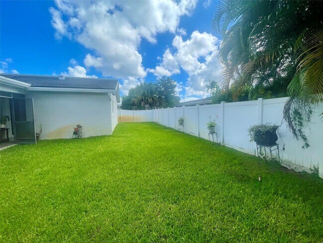 Building Photo - 9850 NW 25th Ct