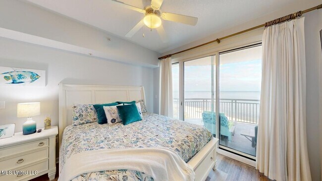 Building Photo - 2228 Beach Dr